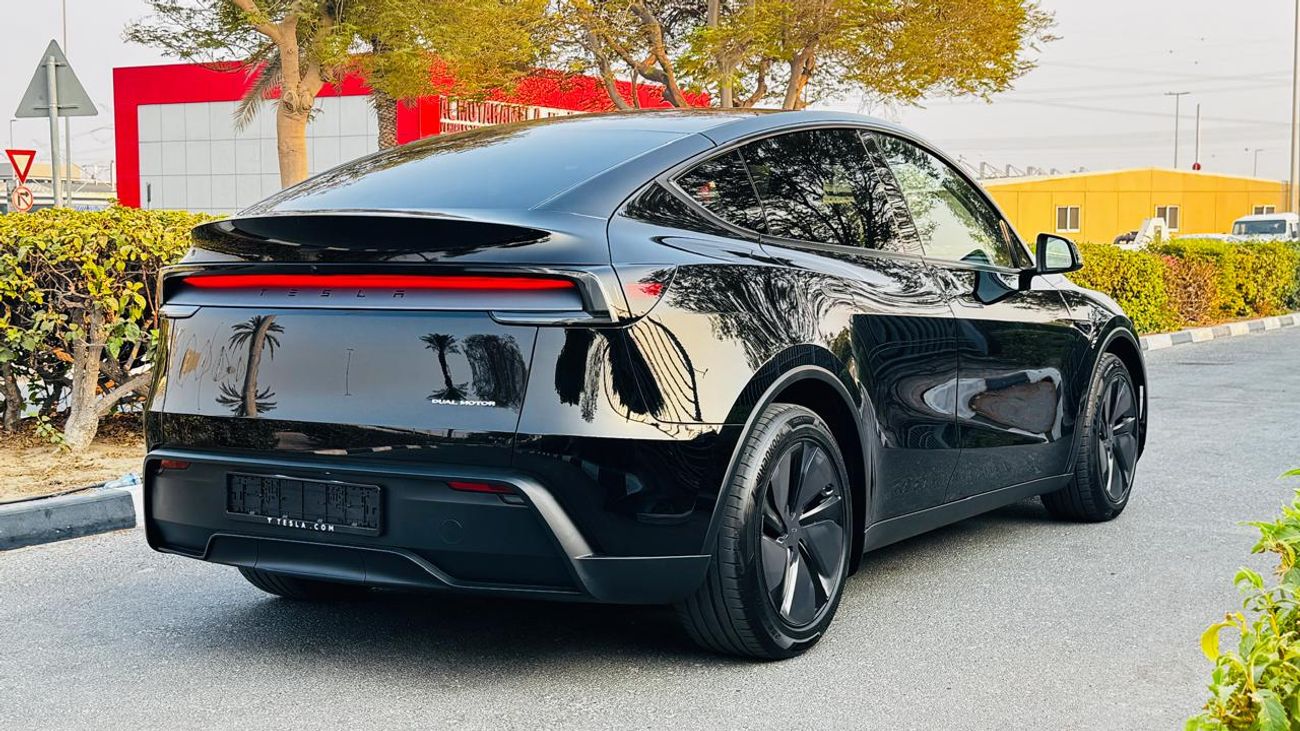 Tesla Model Y LONG RANGE AWD DUAL MOTOR 2025 GCC LOW MILEAGE WITH TESLA AGENCY WARRANTY & FULL SELF DRIVE ENHANCED AUTO PILOT