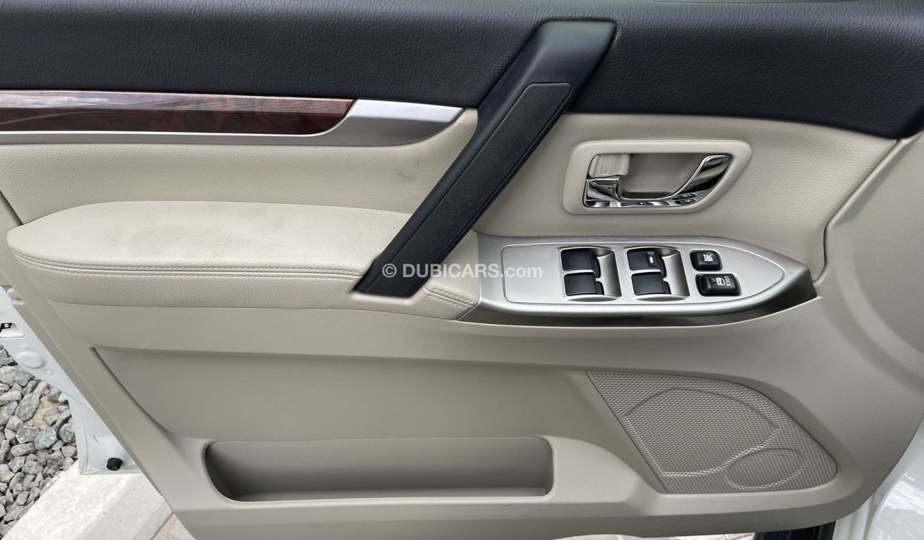 Mitsubishi Pajero 3.5L | GCC | FREE 2 YEAR WARRANTY | FREE REGISTRATION | 1 YEAR COMPREHENSIVE INSURANCE
