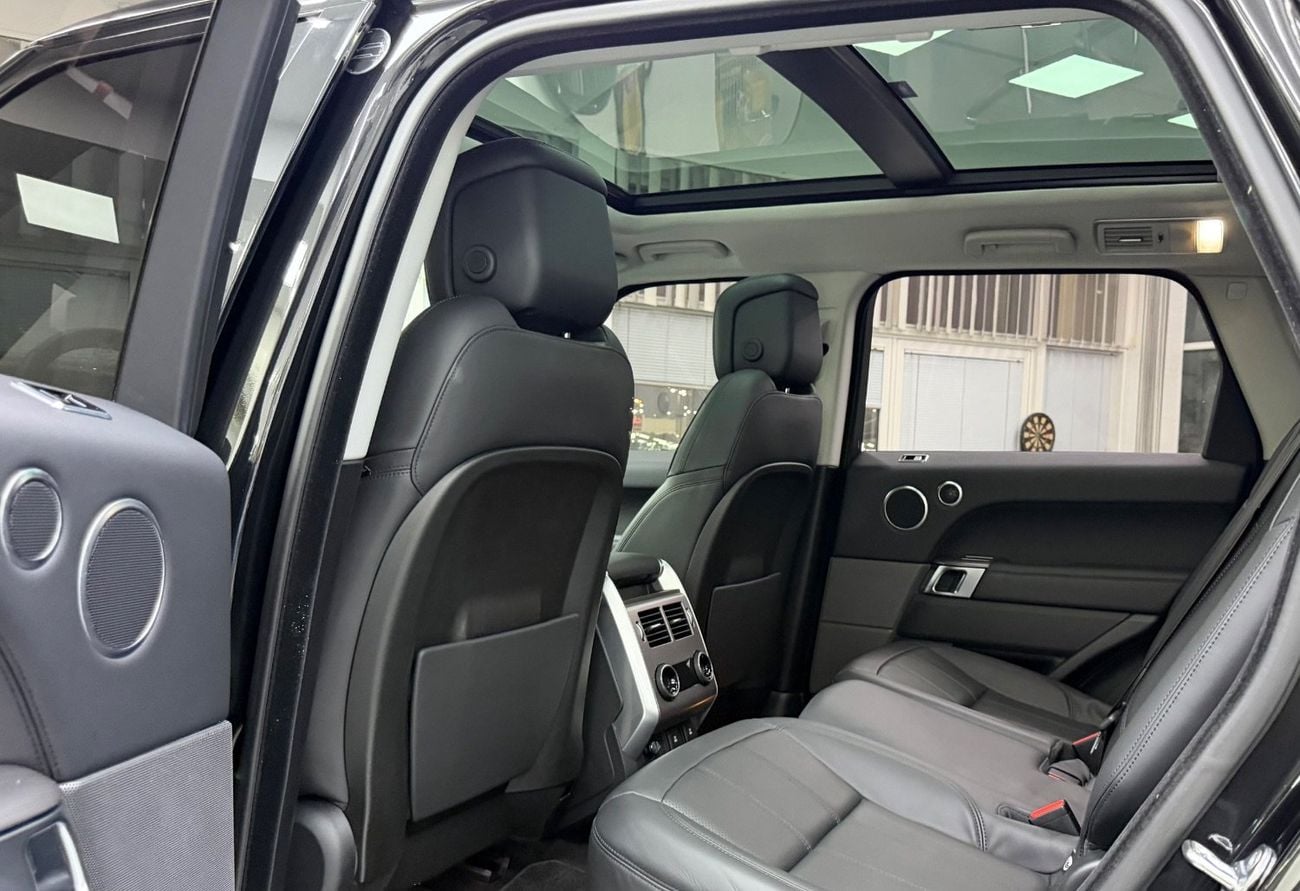 Land Rover Range Rover Sport HSE GCC .. FSH .. V6 .. Perfect Condition .. HSE