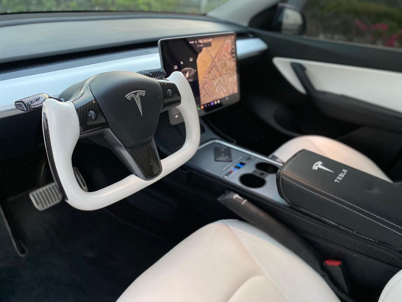 Tesla Model Y FULL BODY CARBON FIBER KIT - SPECIAL STEERING -WELL MAINTAINED