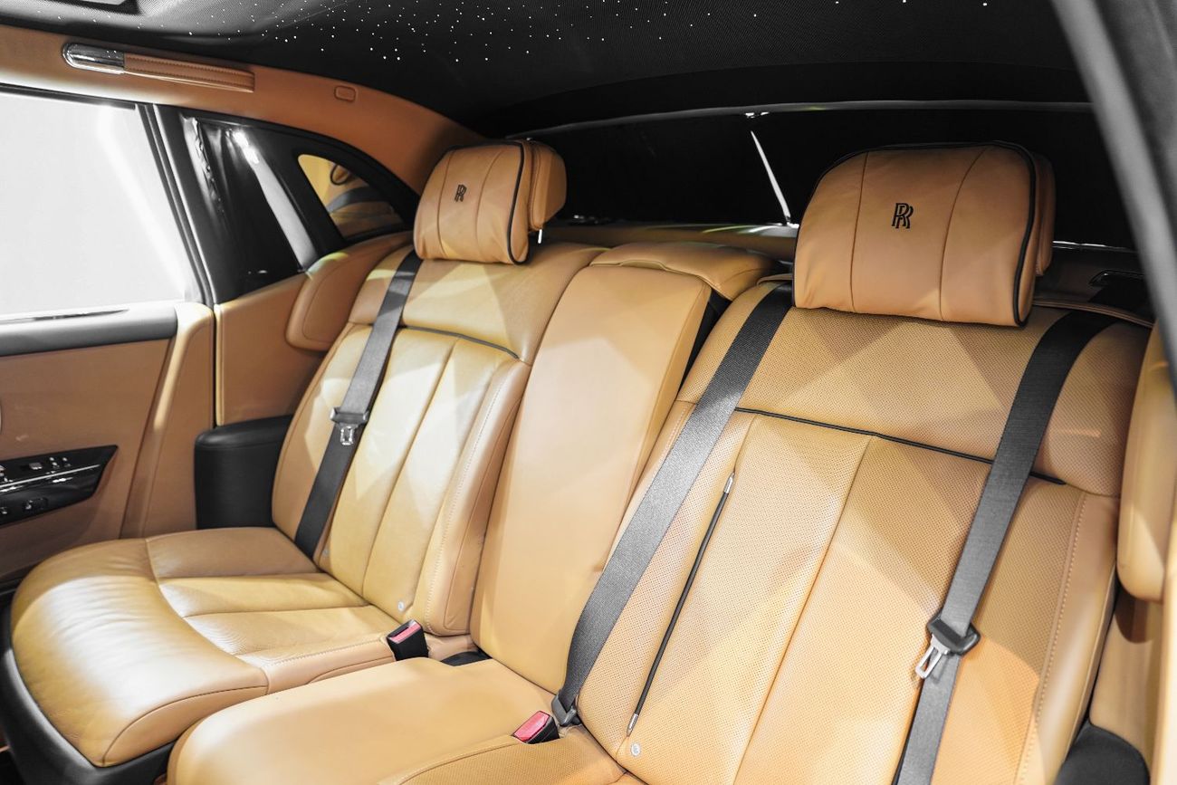رولز رويس فانتوم Rear Entertainment, Bespoke Audio, Starlight Roof, GCC Spec!!