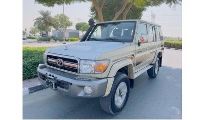 تويوتا لاند كروزر هارد توب Toyota Hard Top 76 series 4.0L V6 full option manual transmission (winch + Difflock + Alloy wheels)