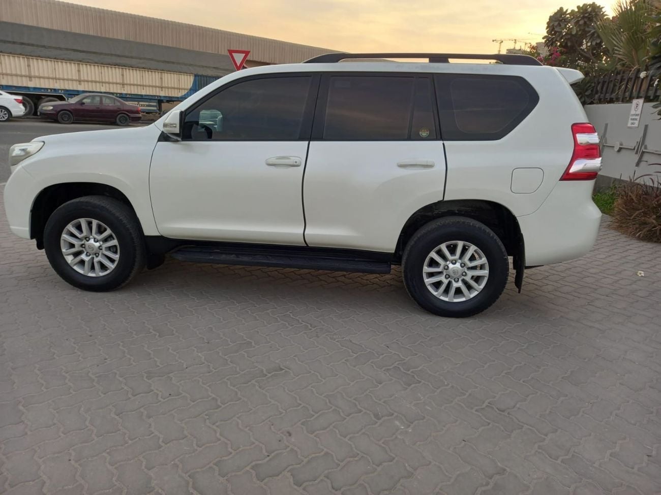 تويوتا برادو PRADO 2.7L PETROL EXPORT AND LOCAL USE GCC