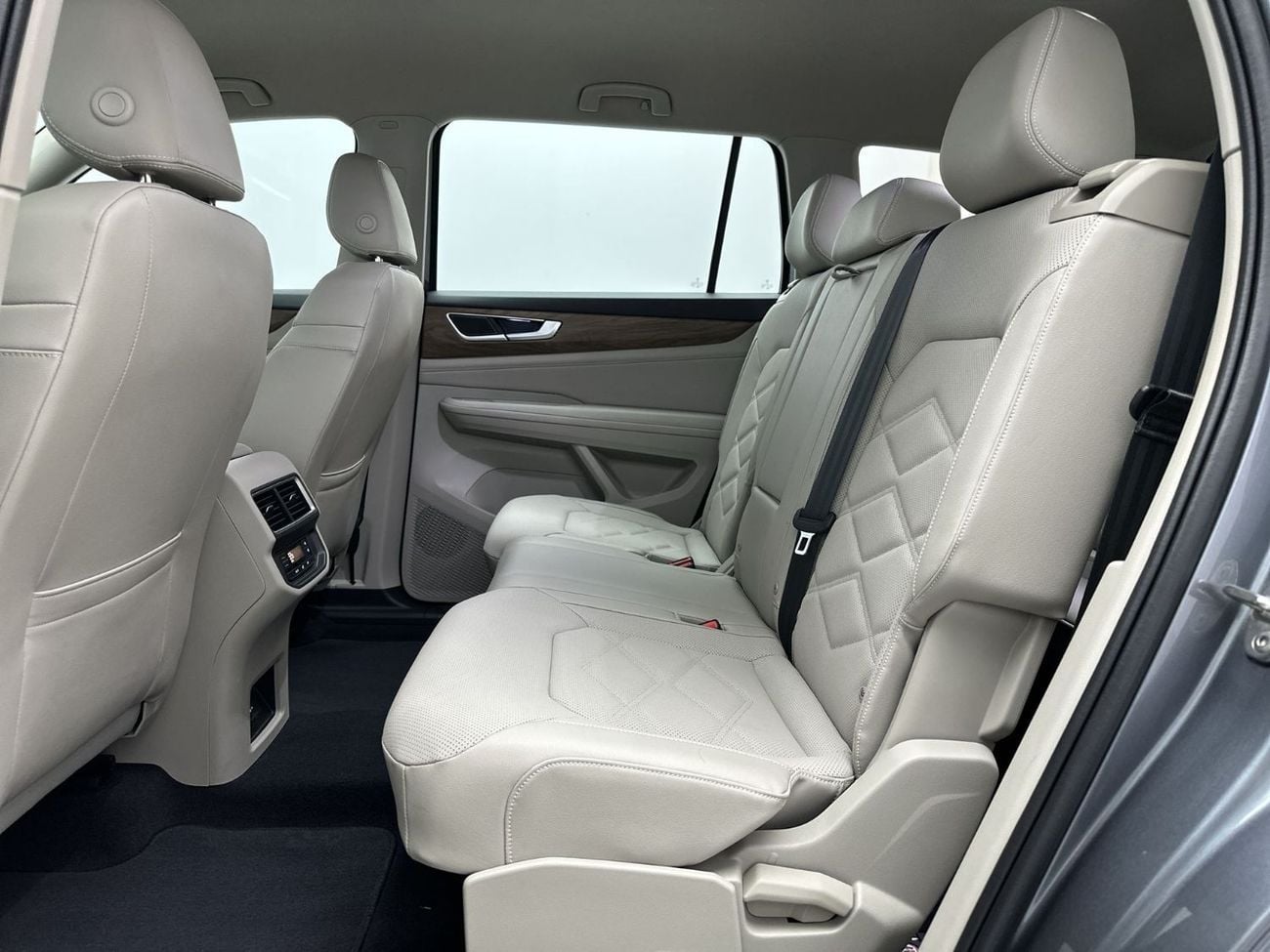 فولكس واجن تيرامونت Trendline 2.0L (Ref#54810) / WAS 149,900 AED - NOW 138,900 AED