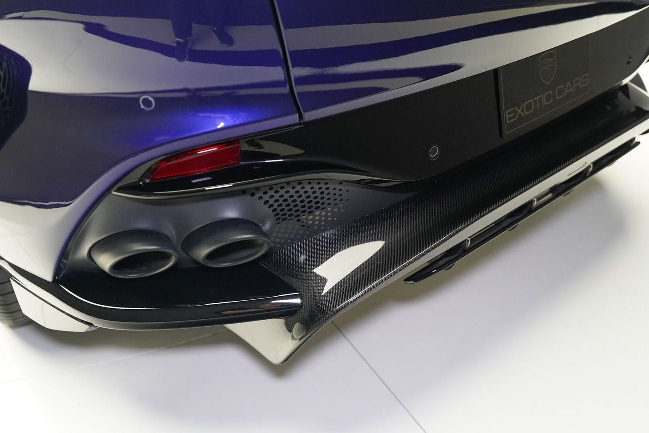 أستون مارتن Dbx707 STD