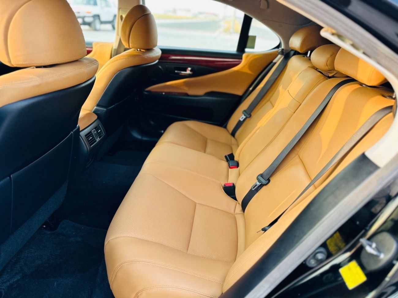 لكزس LS 460 موديل 2011 حاله ممتازه من الداخل والخارج فل مواصفات فتحهوتحكم كهربي كامل