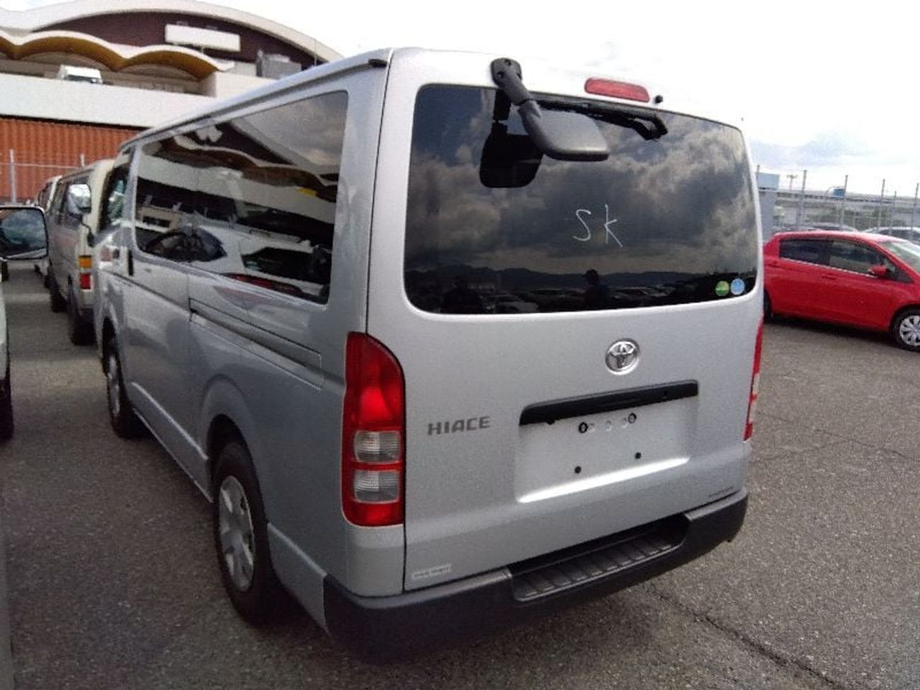 Toyota Hiace 2.8L V4 DIESEL / DVD CAMERA / 3 STR / 2019/LONG DX 4WD/GDH206V
