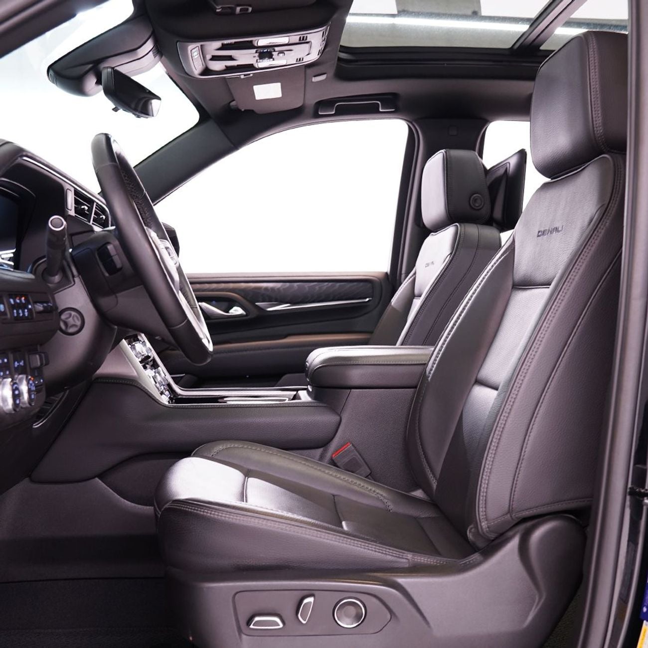 GMC Yukon 6.2 V8 Denali (AWD) 2023 GMC Black Edition, 2028 GMC Warranty + Service Pack, Captain Seats, 7 Seate