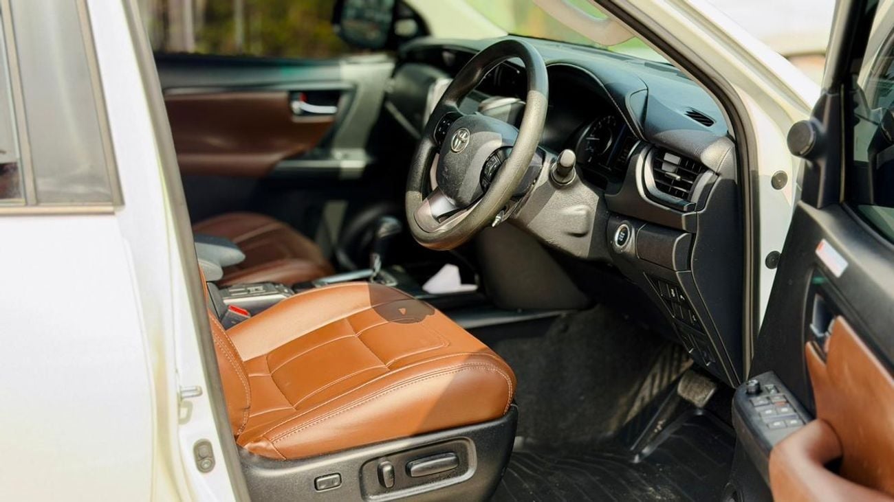 تويوتا فورتونر 2023 | 2.8L DIESEL ENGINE | AT | RHD | PUSH START ENGINE | PREMIUM LEATHER SEATS | DIGITAL ODOMETER