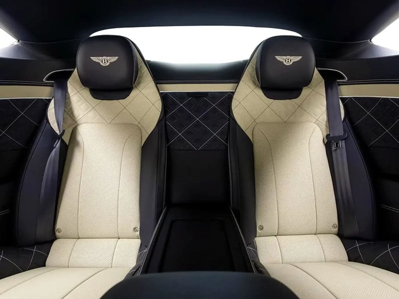 بنتلي كونتيننتال جي تي 6.0L W12 (626 HP)