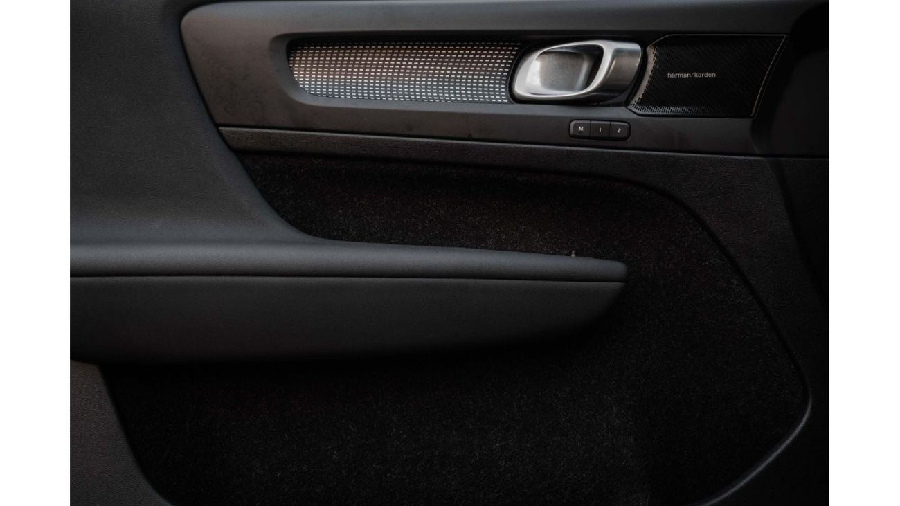 Volvo XC40 T4 R Design T4 R-Design | 2,644 P.M  | 0% Downpayment | Full Agency Service History!