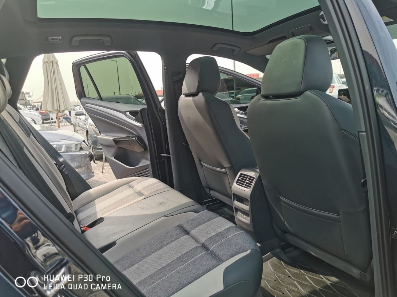 فولكس واجن ID.4 خليجي كهربا فول اوبشن فتحه سقف