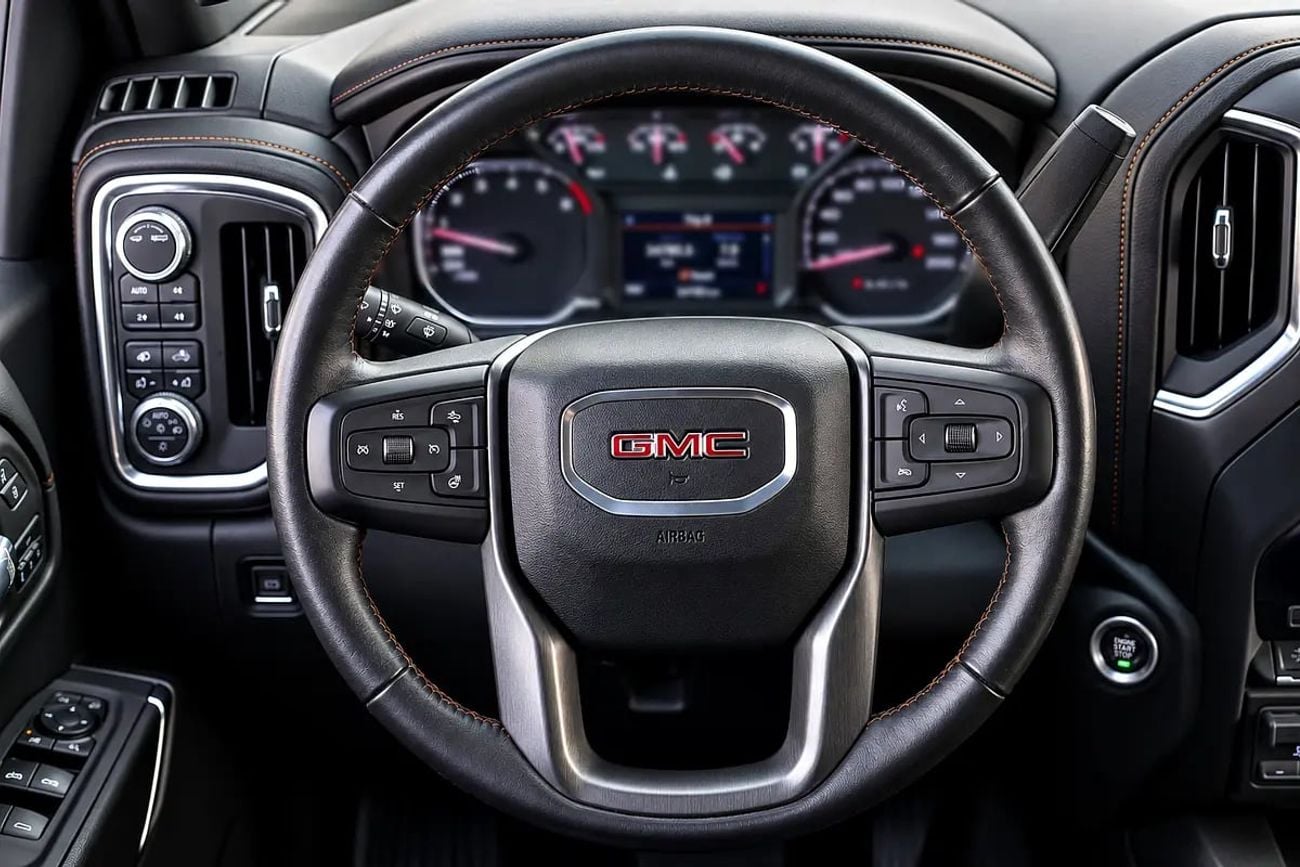 GMC Sierra 1500 CREWCAB AT4 | GCC Specs | Low Mileage | Off-Road Ready