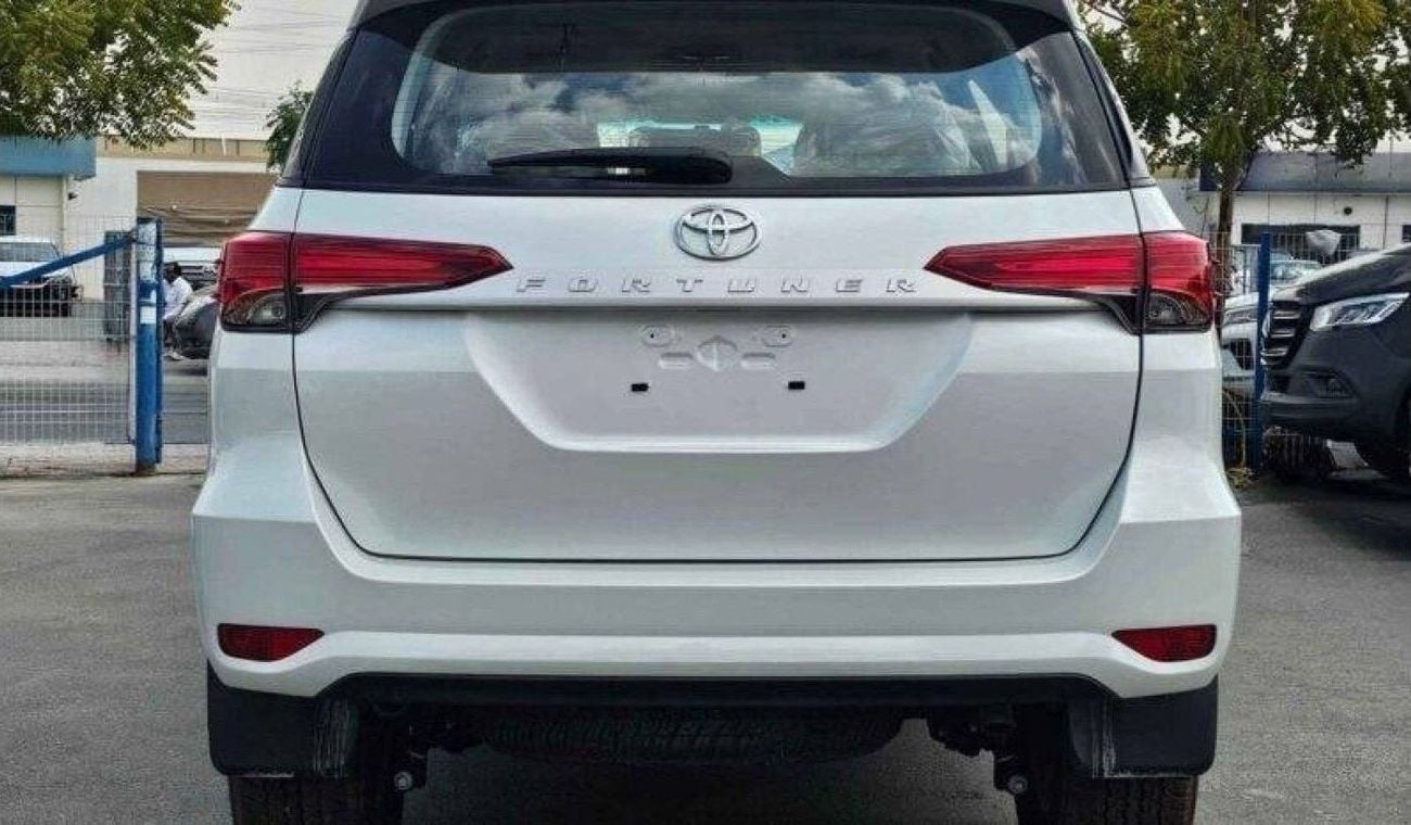 تويوتا فورتونر Toyota Fortuner 2.7L petrol Full Option 4x4 2024