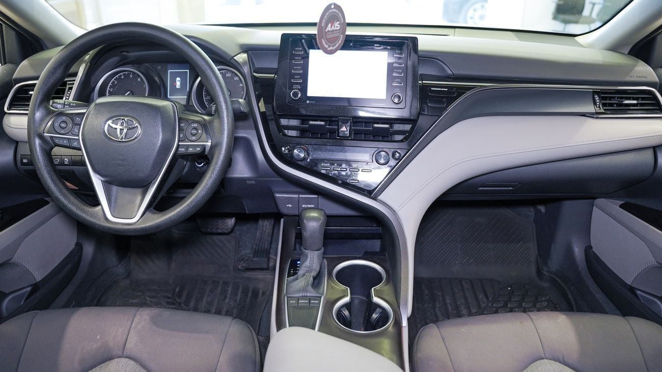 Toyota Camry LE STD 2.5L (204 HP)