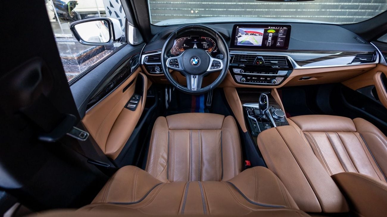 بي أم دبليو 520i M Sport Comfort 2.0L