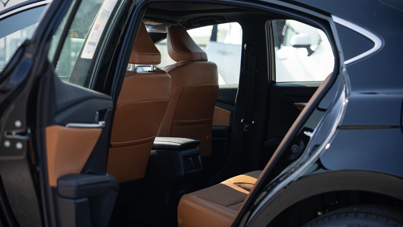 تويوتا كامري GLE 2.5L - Black Inside Yellow Brown