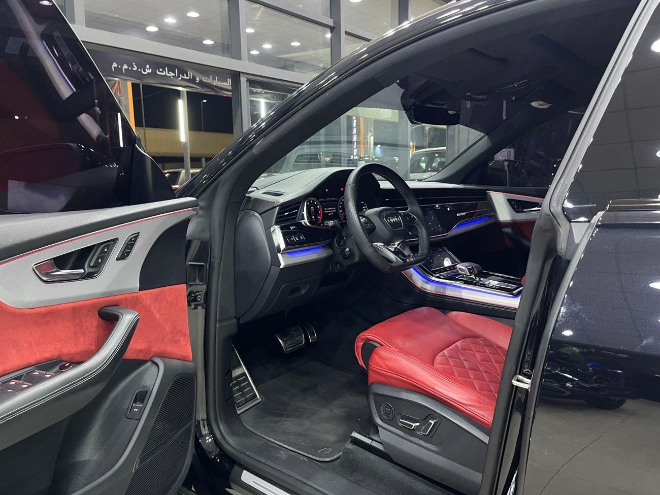 أودي Q8 55 TFSI quattro S-Line sports & Black Gloss package 3.0L (340 HP)