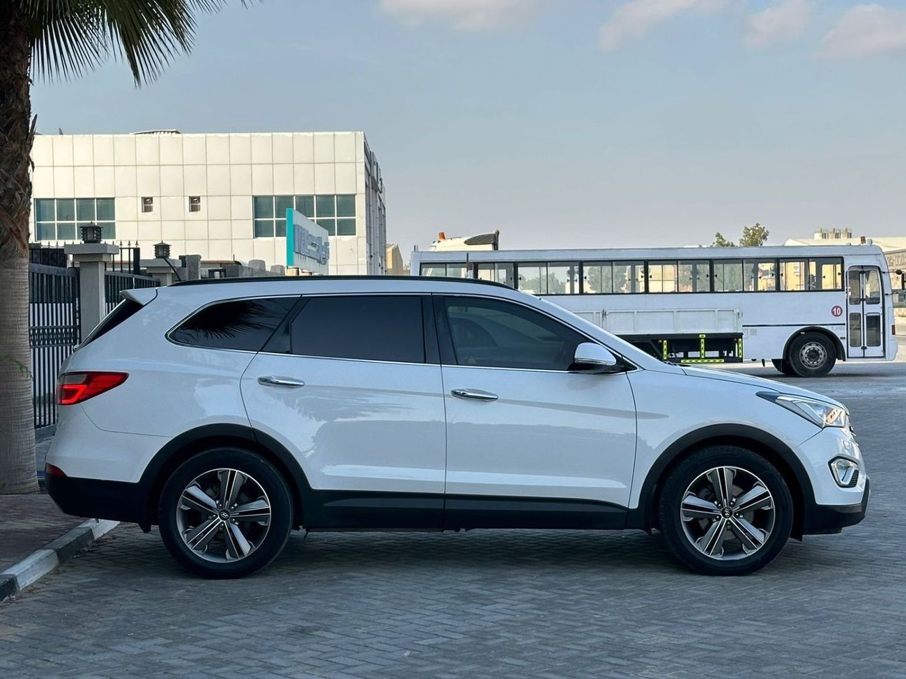 Hyundai Grand Santa Fe