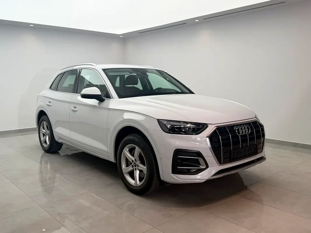 أودي Q5 45 TFSI | GCC Specs | S-line | Premium Interior