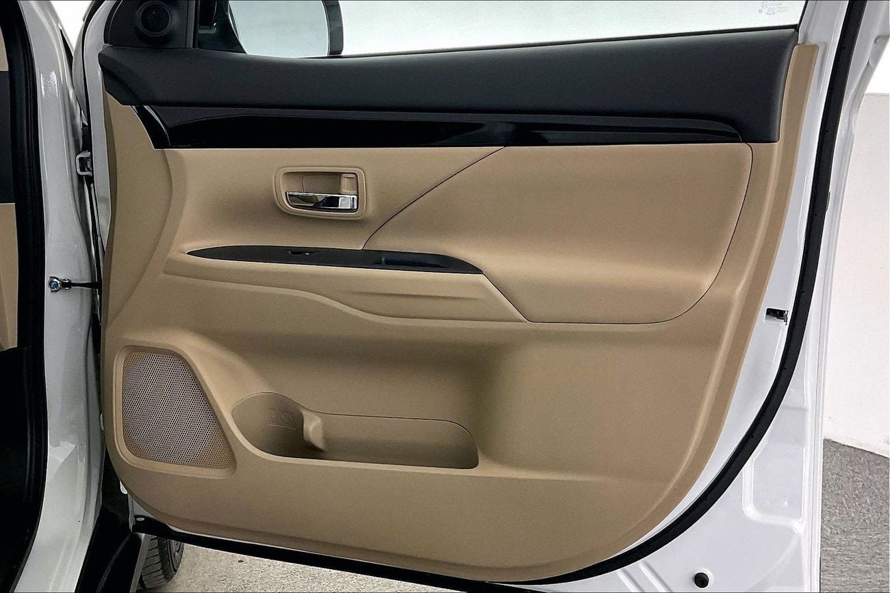 ميتسوبيشي آوتلاندر 2.5 GLX AUTO 4WD 7SEAT ML FABRIC SEATS | شامل الضمان | 0 ﺪﻔﻋﺓ ﺃﻮﻟﻯ