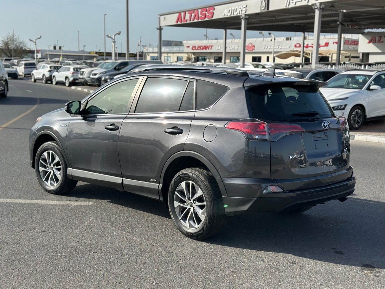 تويوتا راف ٤ XLE 2.5L Hybrid XLE Sunroof, Full Option