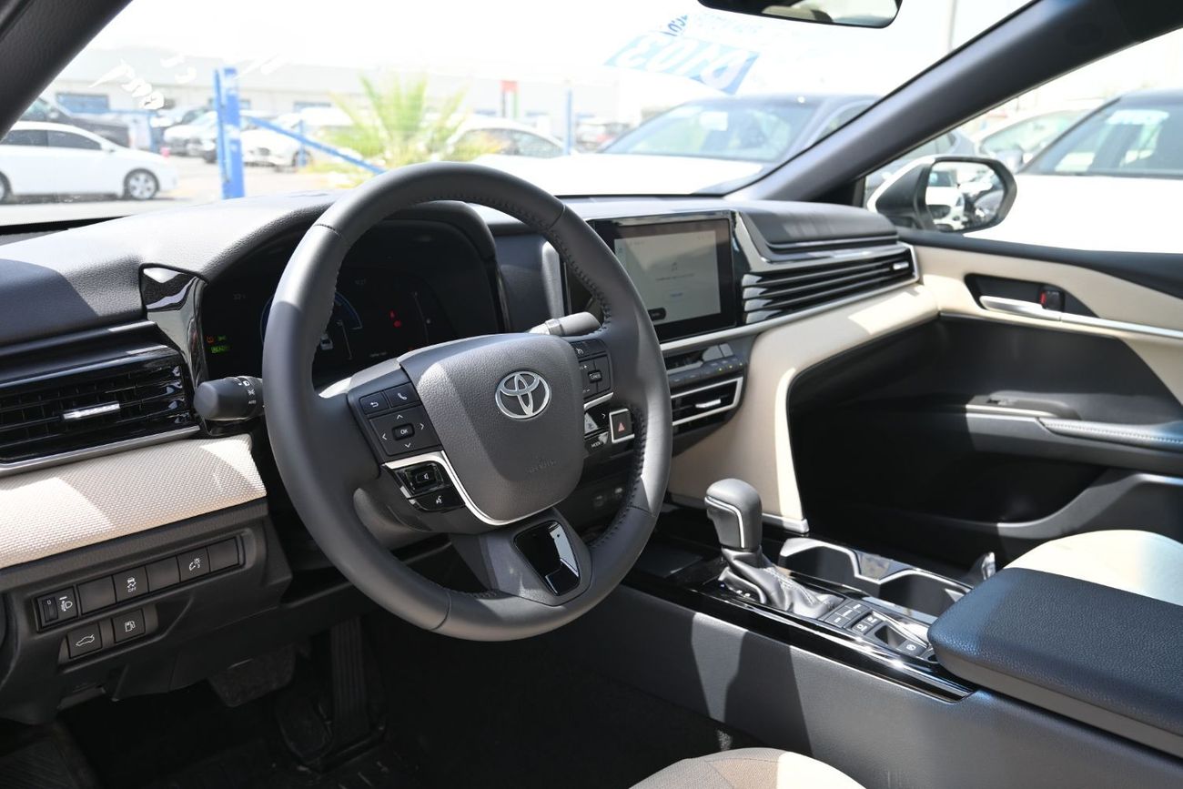 Toyota Camry Toyota Camry LE 2.5L Hybrid, Model 2025, Color White