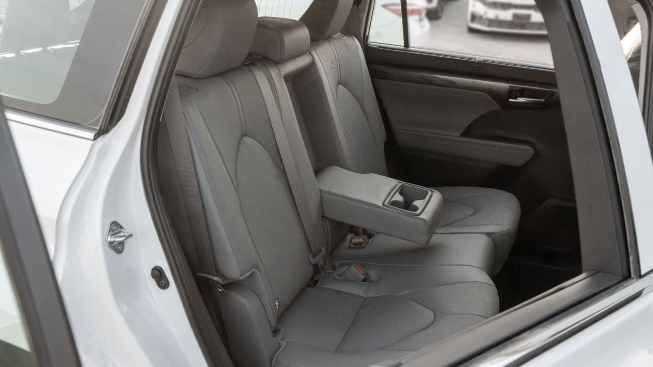 Toyota Highlander 2026 Toyota Highlander Limited 2.5L AT Hybrid (White-Grey)