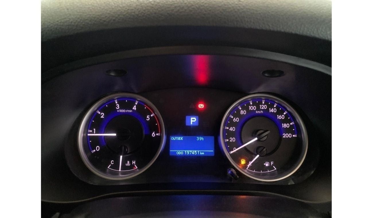 تويوتا هيلوكس SR5