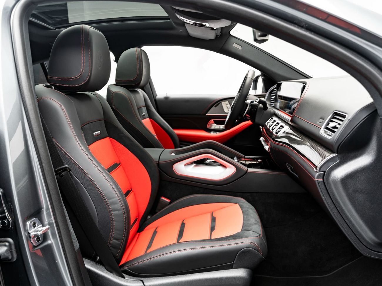 Mercedes-Benz GLE 53 AMG Premium + 3.0L 2025 Mercedes GLE53 AMG, 2030 Mercedes Warranty, Low KMs, GCC