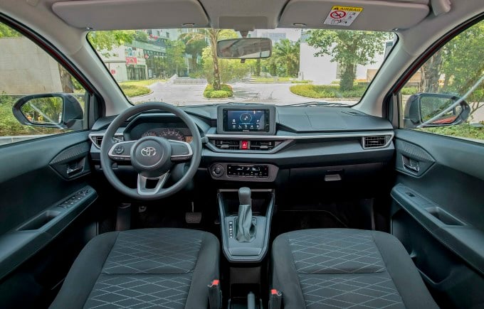 Toyota Wigo interior - Cockpit