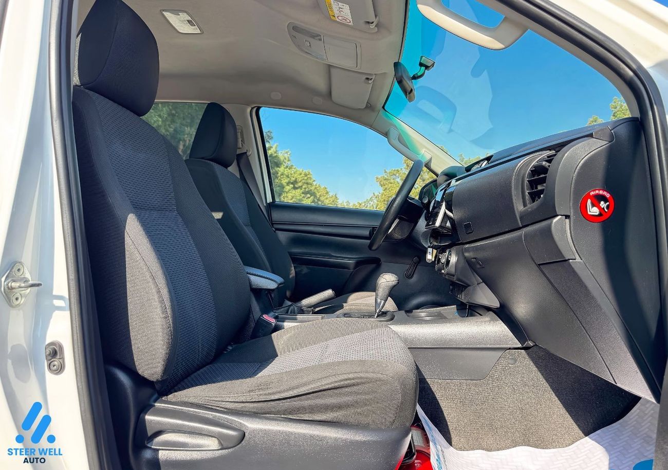 Toyota Hilux 2017 GL 2.7L 4WD AT Double Cabin Petrol / Well Maintained / Excellent Condition / GCC