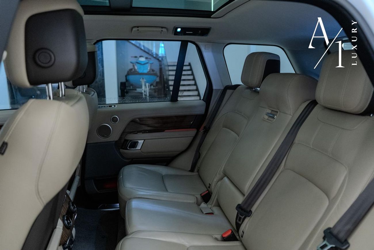 Land Rover Range Rover HSE P360 3.0L 2022 Range Rover Vogue HSE V6, 2027 Range Rover Warranty + Service Pack, GCC