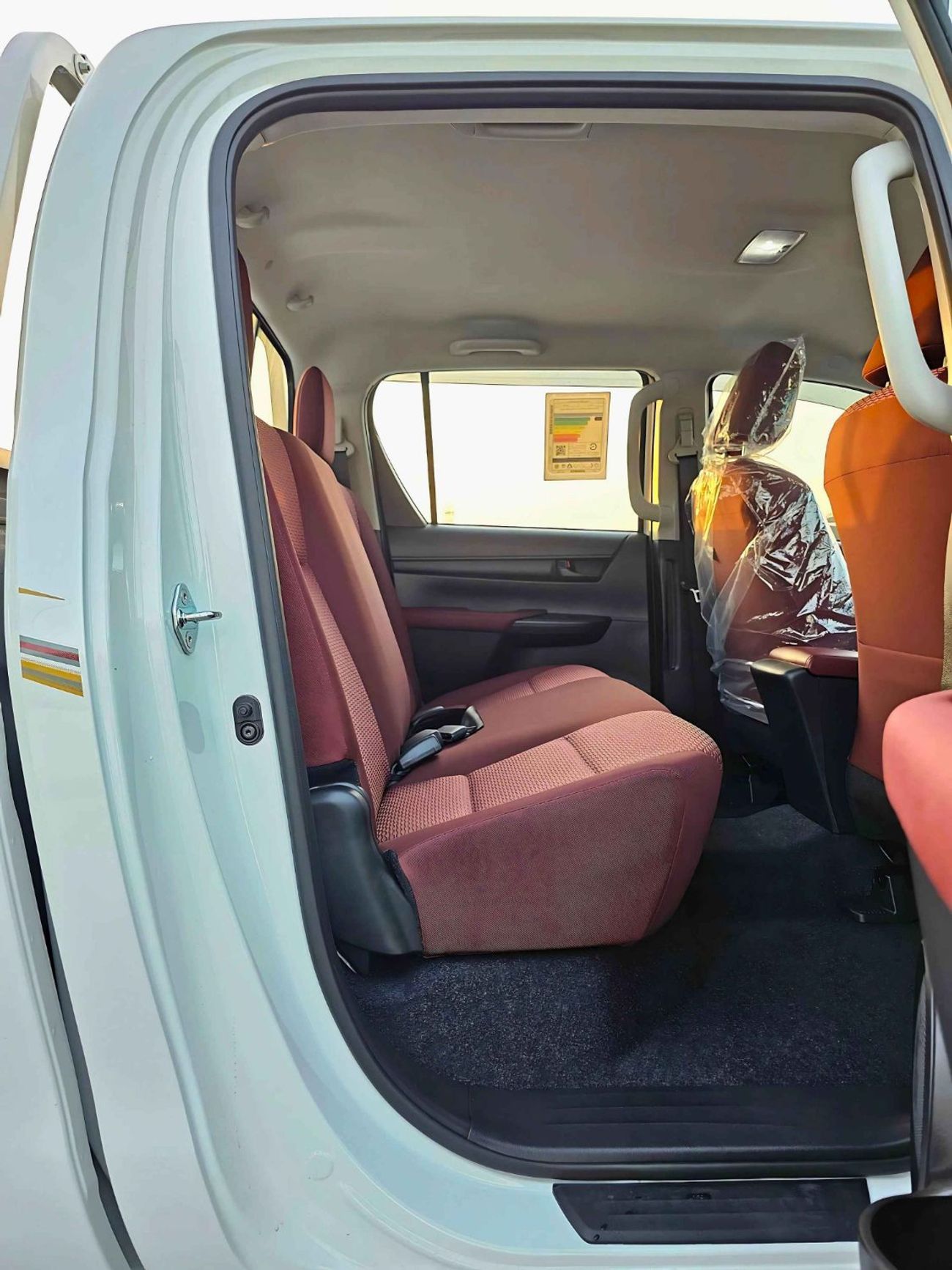 Toyota Hilux NARROW BODY/DOUBLE CABIN /2.4L DIESEL/2 AIR BAG, KEYLESS ENTRY, POWER WINDOWS/ (CODE # HD)