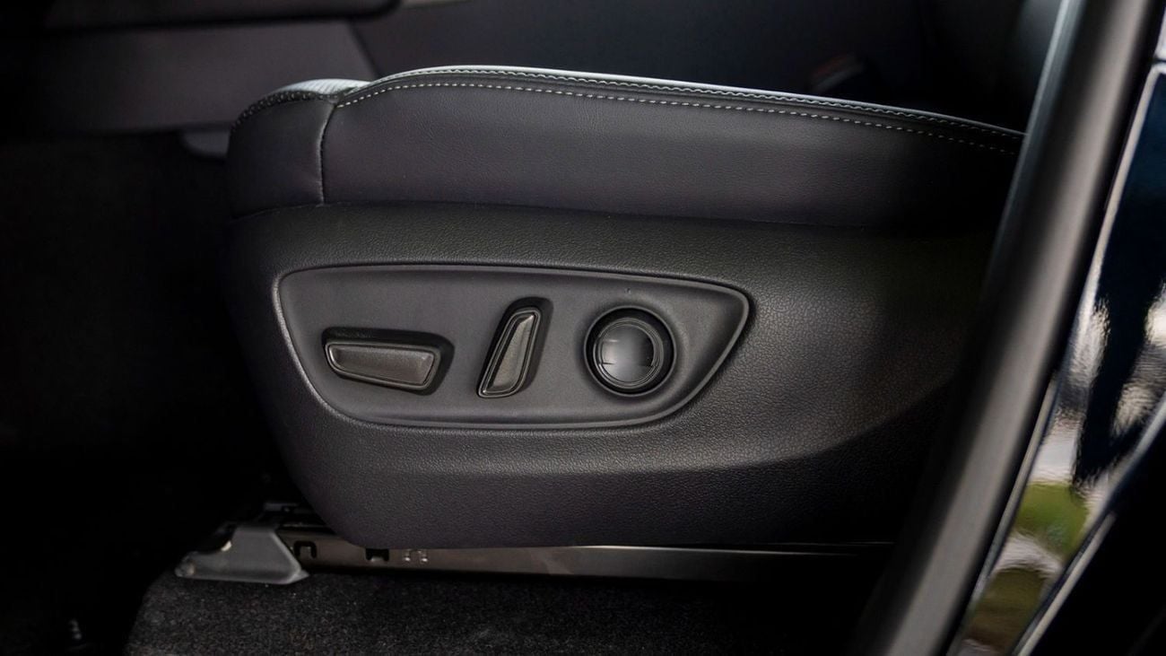 Toyota Land Cruiser VXR 3.5L Toyota land Cruiser VXR PETROL 3.5L