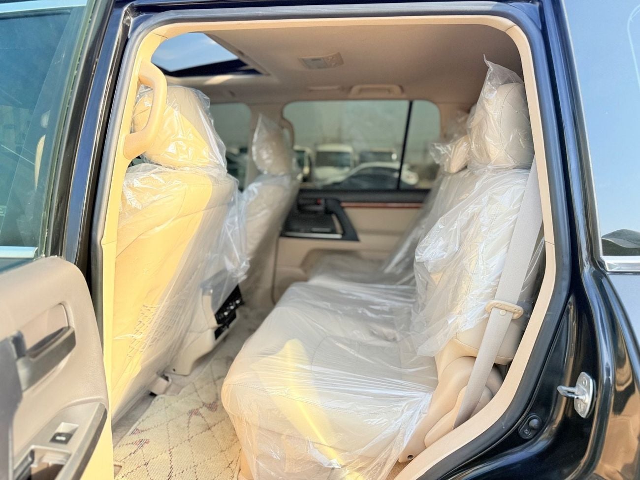 Toyota Land Cruiser GXR+ 4.0L Toyota Landcuriser GXR V8 4.0L modified inside and outside 2025 full option petrol