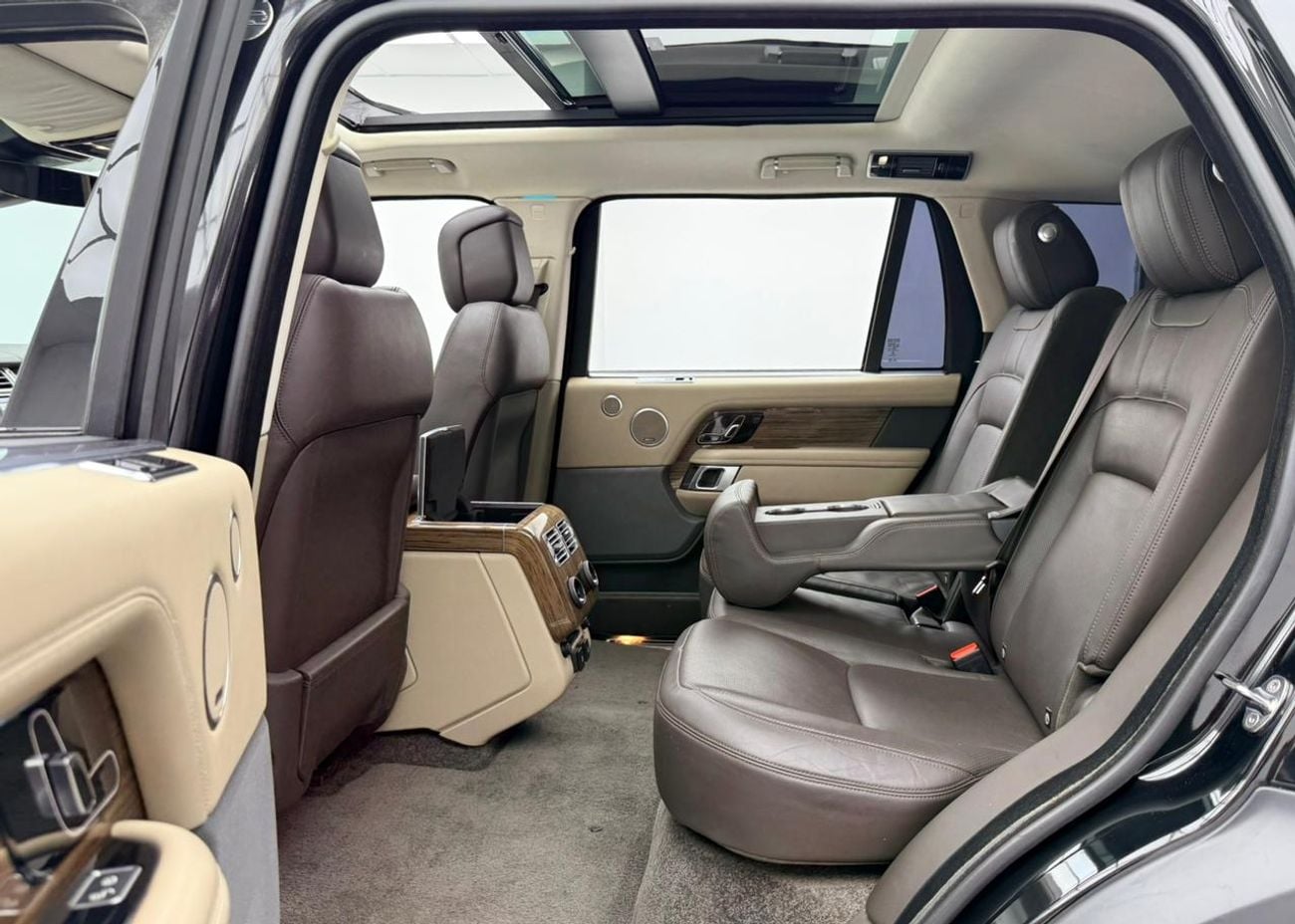 لاند روفر رينج روفر VOGUE 2019 Range Rover Vogue LE LWB, Warranty, Full RR Service History, Fully Loaded, GCC