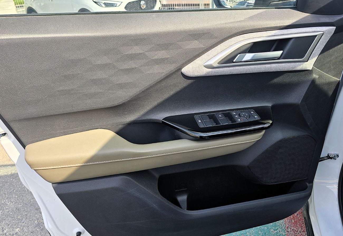 Mitsubishi Xforce Mitsubishi XFORCE P-LINE 1.5L SUV FWD 5Doors white color 2025 model