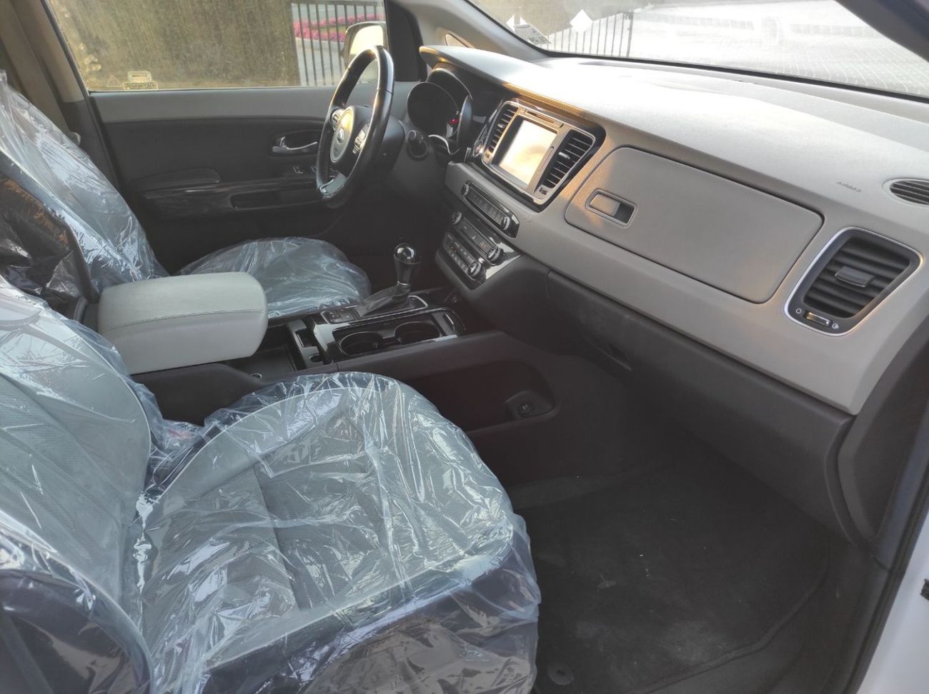 Kia Sedona Kia Sedona 2015 7 seater full options no1