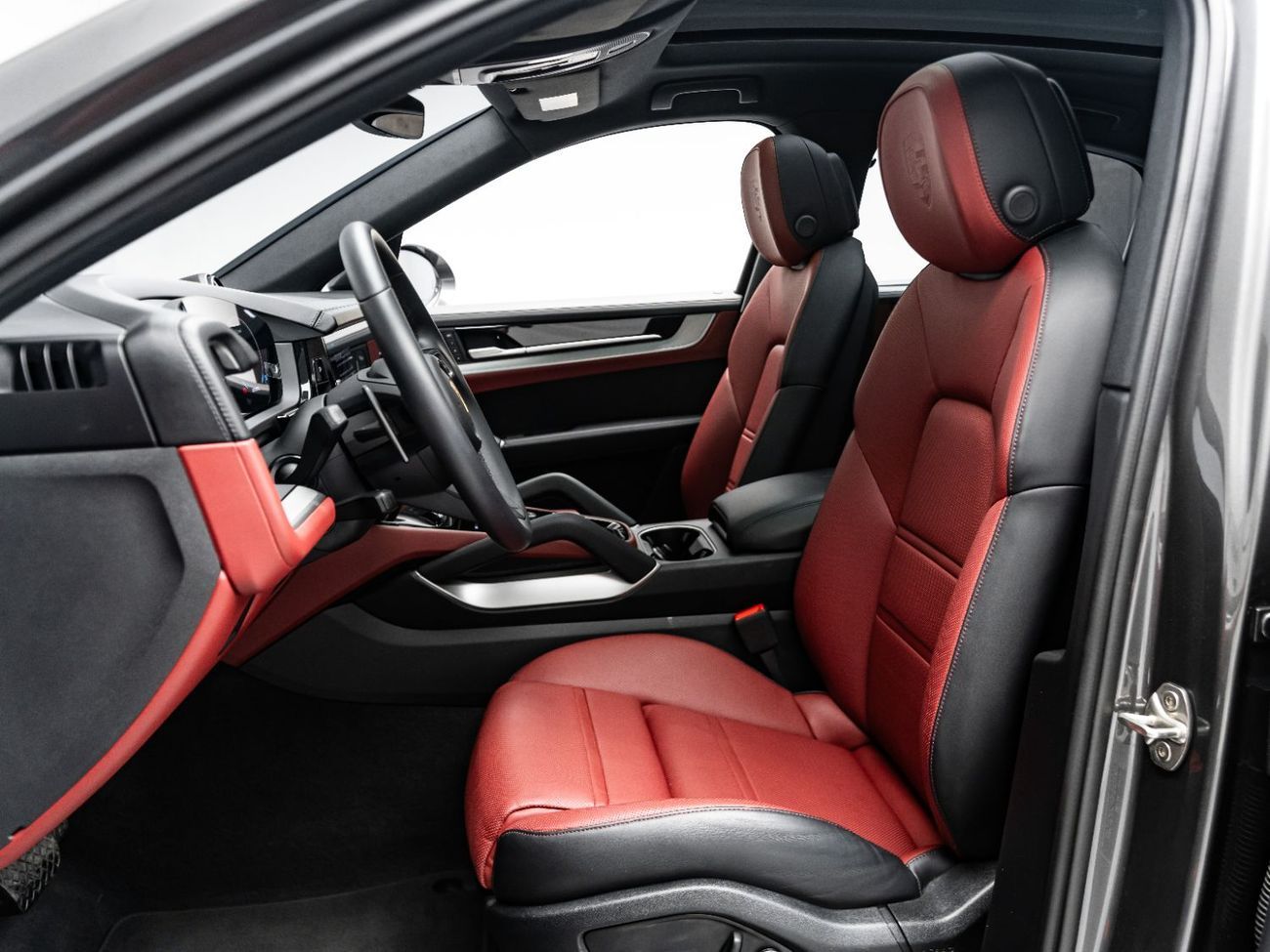 Porsche Cayenne Base Coupe 2025 Porsche Cayenne Coupe, March 2027 Porsche Warranty, Low KMs, GCC