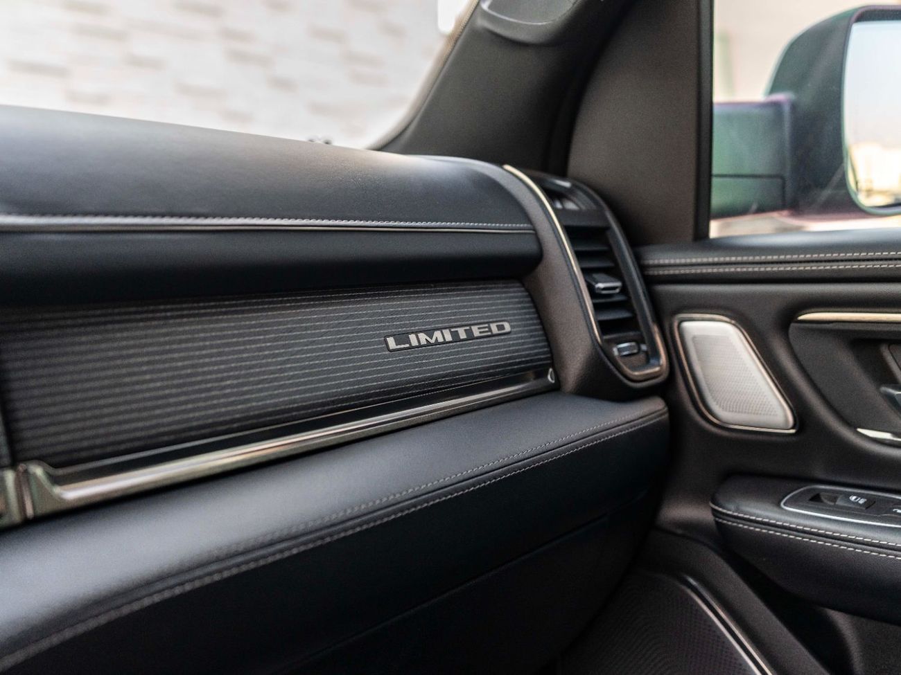 RAM 1500 Limited 5.7L (5 Seater)