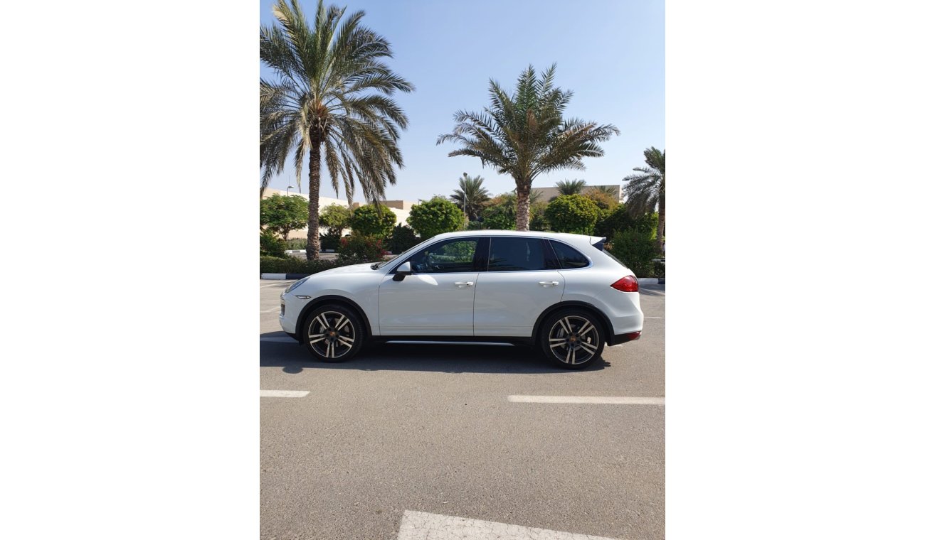 Porsche Cayenne S Porsche Cayenne S 2013 GCC full history