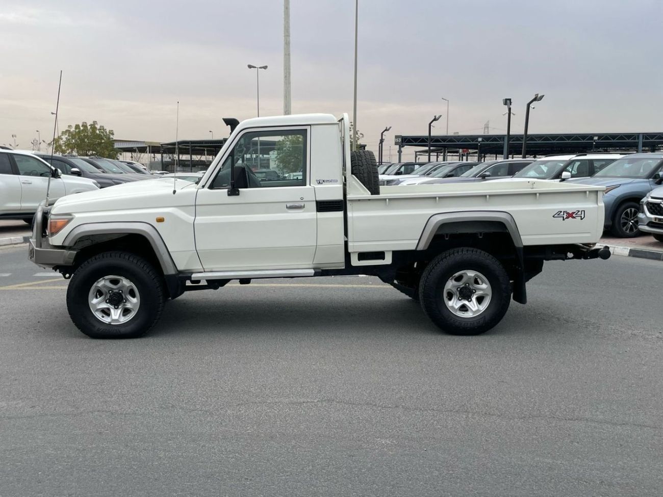 تويوتا لاند كروزر بيك آب diesel 4.5 liter manual gear right hand drive