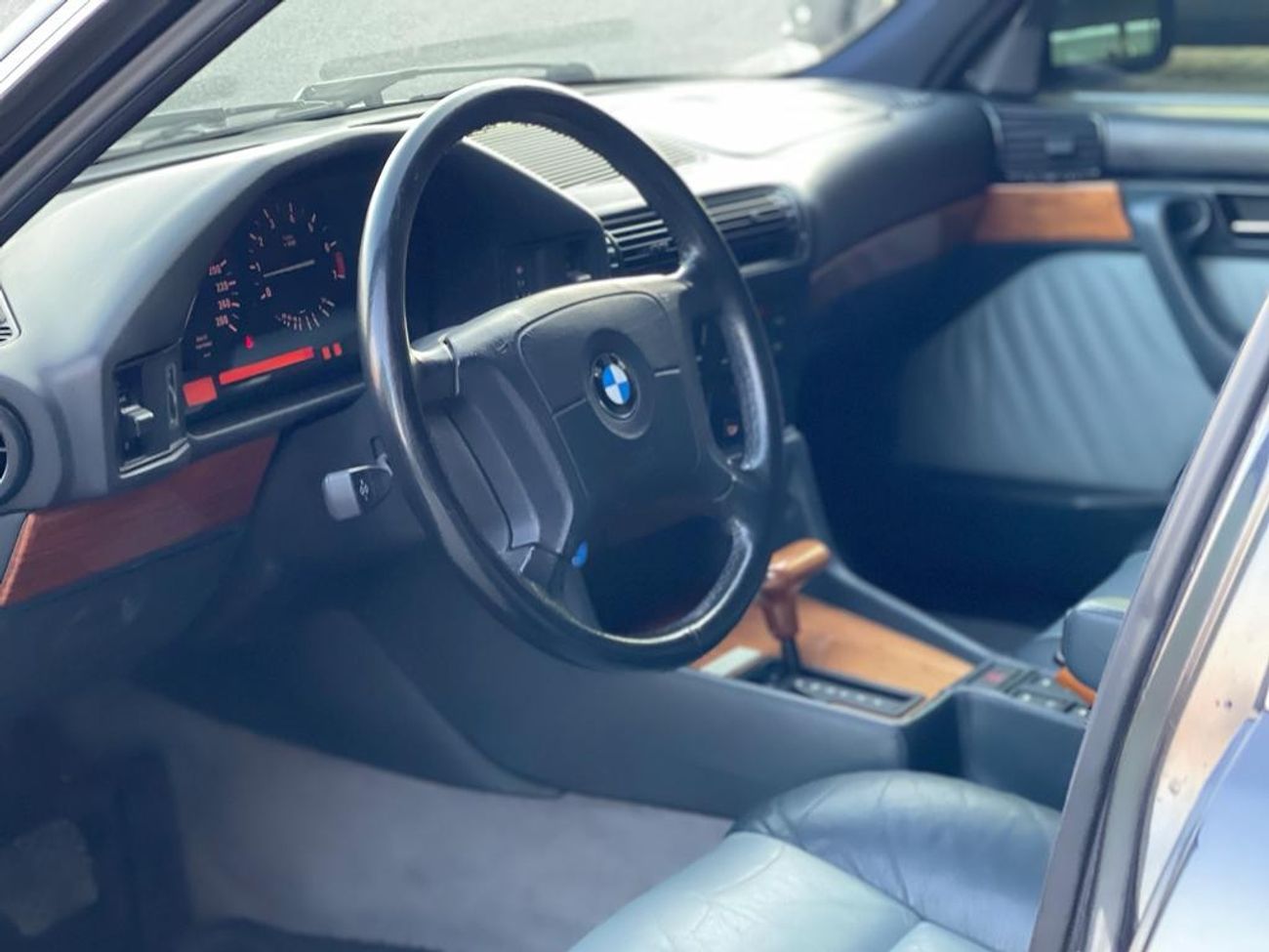 BMW 525 BMW 525i موديل 1995 ماشي 64000 كم  وارد اليايان  مواصفات خاصة اندفيجوال فول اوبشن كامل ( فتحة _ جلد