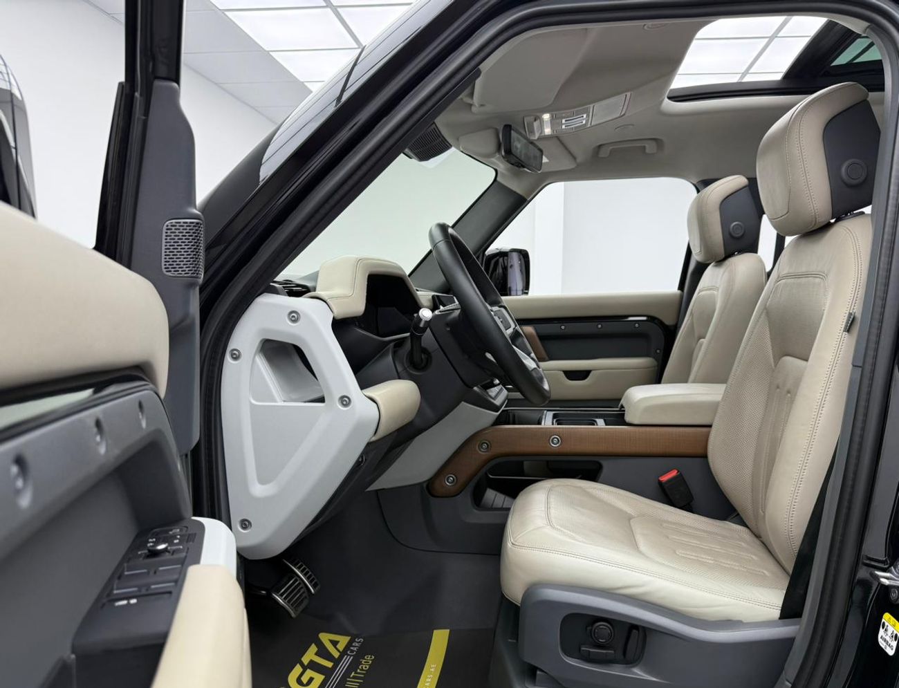 Land Rover Defender P400 110 HSE 3.0L (5 Seater) 2022 Land Rover Defender 110 HSE P400, 2026 LR Warranty, Full LR Servic