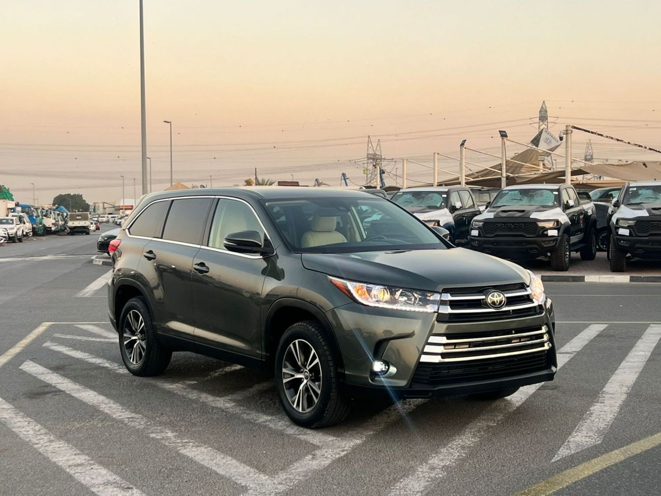Toyota Highlander 2019 Toyota Highlander Le Plus 3.5L V6 - Rear Camera - 7 Leather Seat- Auto Trunk