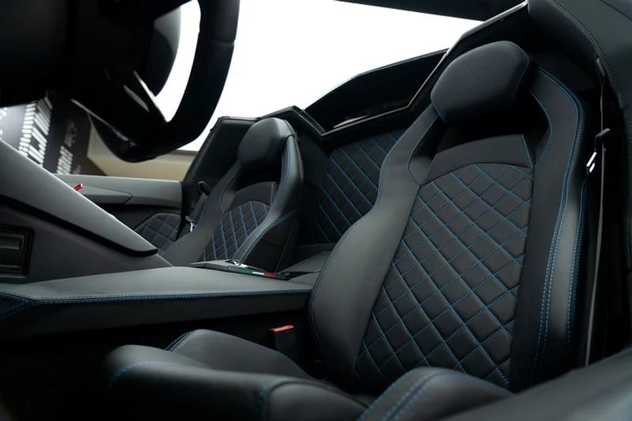 Lamborghini Aventador 6.5L V12