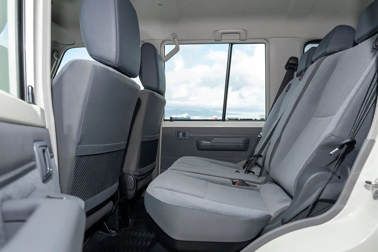 تويوتا لاند كروزر 70 LC76 2.8L AT V4 DIESEL 2025