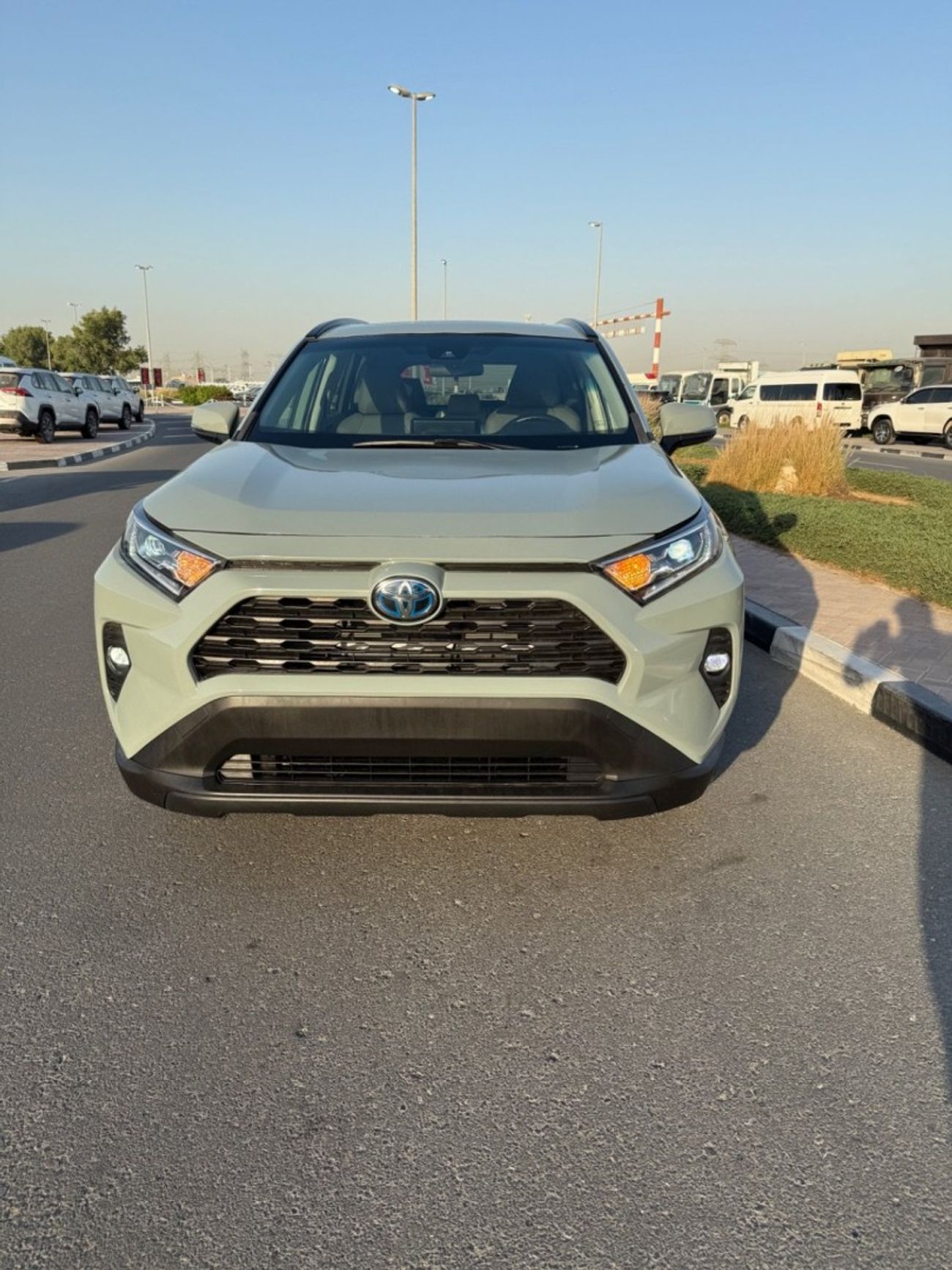 تويوتا راف ٤ XLE 2.5L