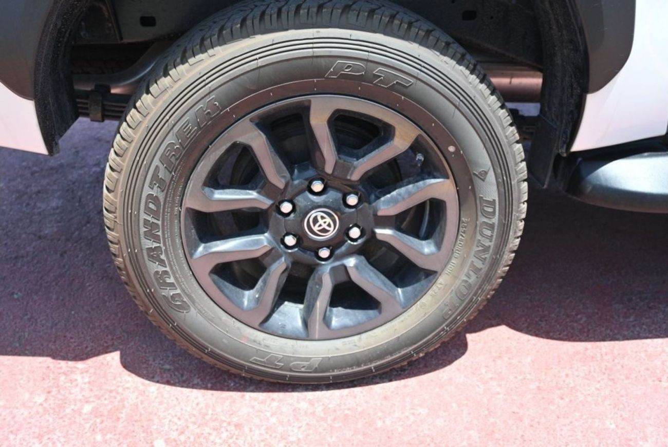 تويوتا هيلوكس تويوتا هيلوكس أدفينتشر 4.0 لتر بنزين ، بيك أب ، دفع رباعي ، 4 أبواب ، 360 كاميرا ، مثبت السرعة ، قفل